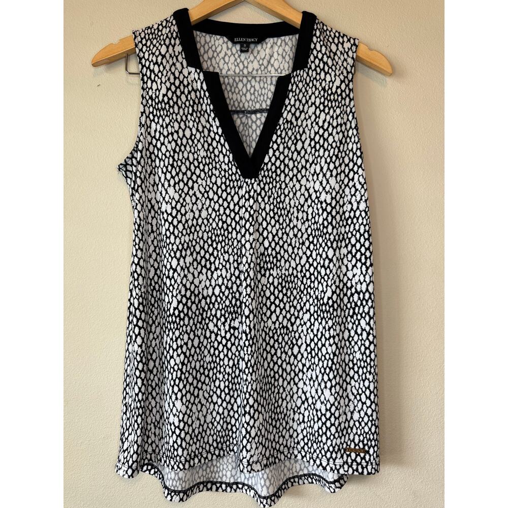 Ellen Tracy black and white sleeveless V-neck blouse
